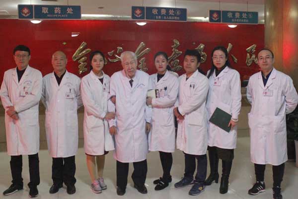 让肝病患者享受北京肝病专家服务:河南省医药附属医院会诊进行时